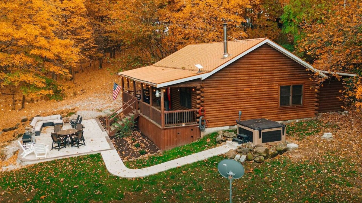 Danville Cabin | Log Haus- Cabin in Amish Country