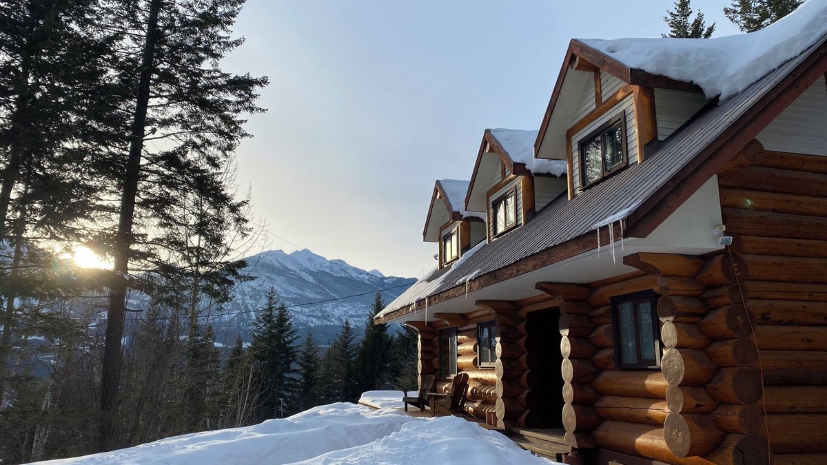 Golden House | Log Home Getaway with Incredible Mountain Views