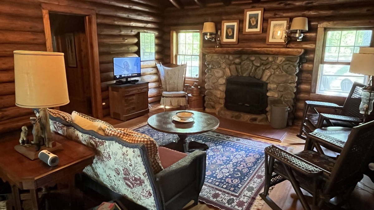 Nevis Cabin | Log Home on beautiful lake setting! Stunning sunsets and room to unpack & relax.