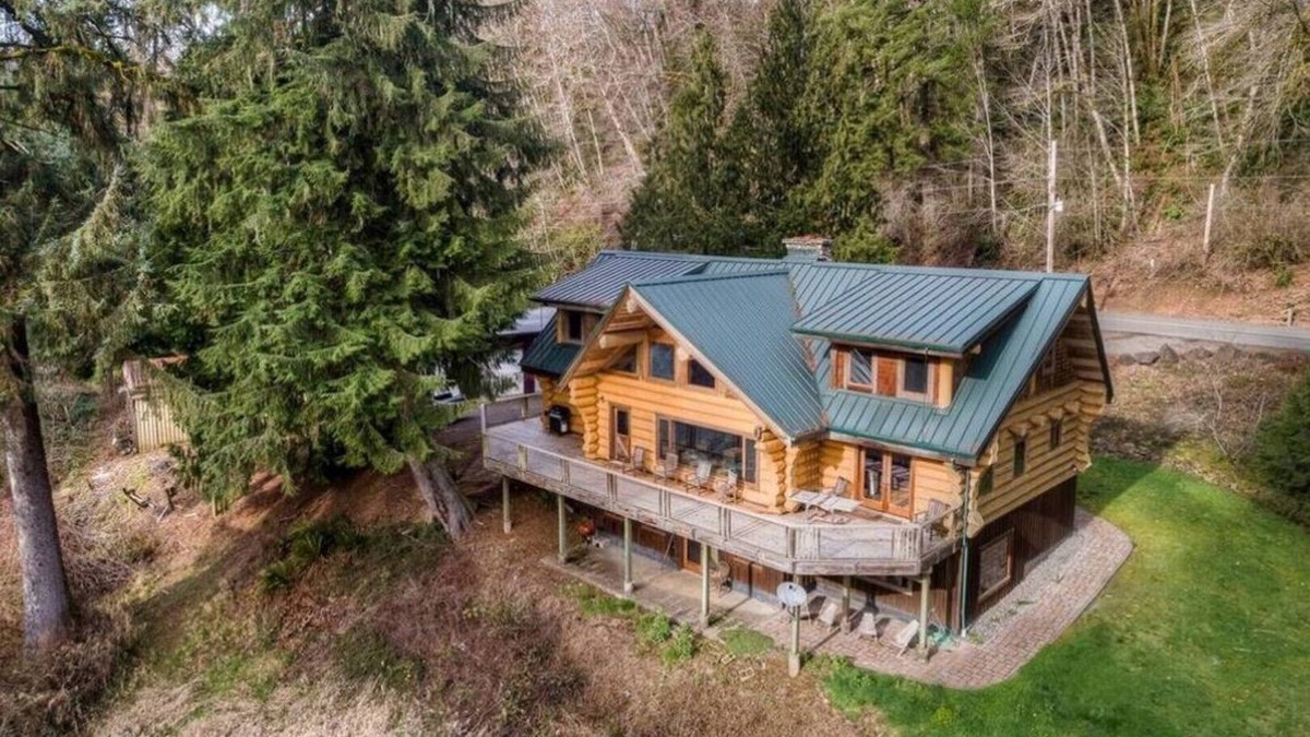 Seaside House | Log Home on Nehalem River 1500sf lower level is all yours. Fish, hike, hunt.