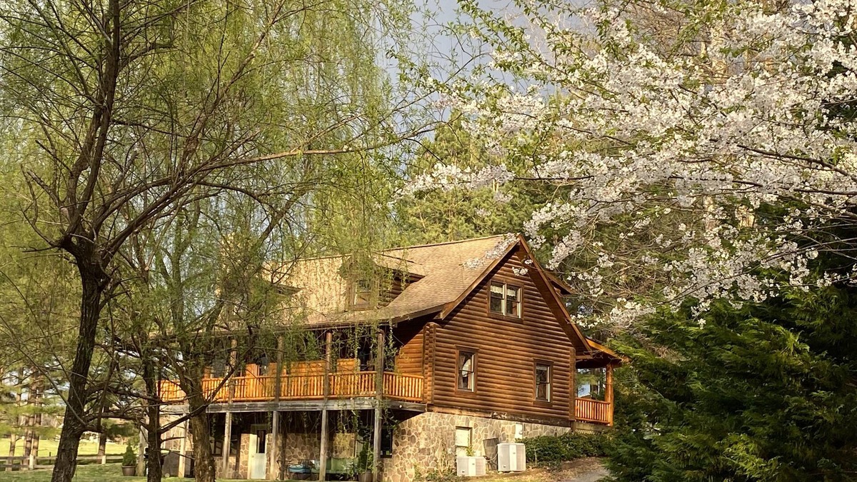 Unionville Other | Log home on secluded horse & cattle farm