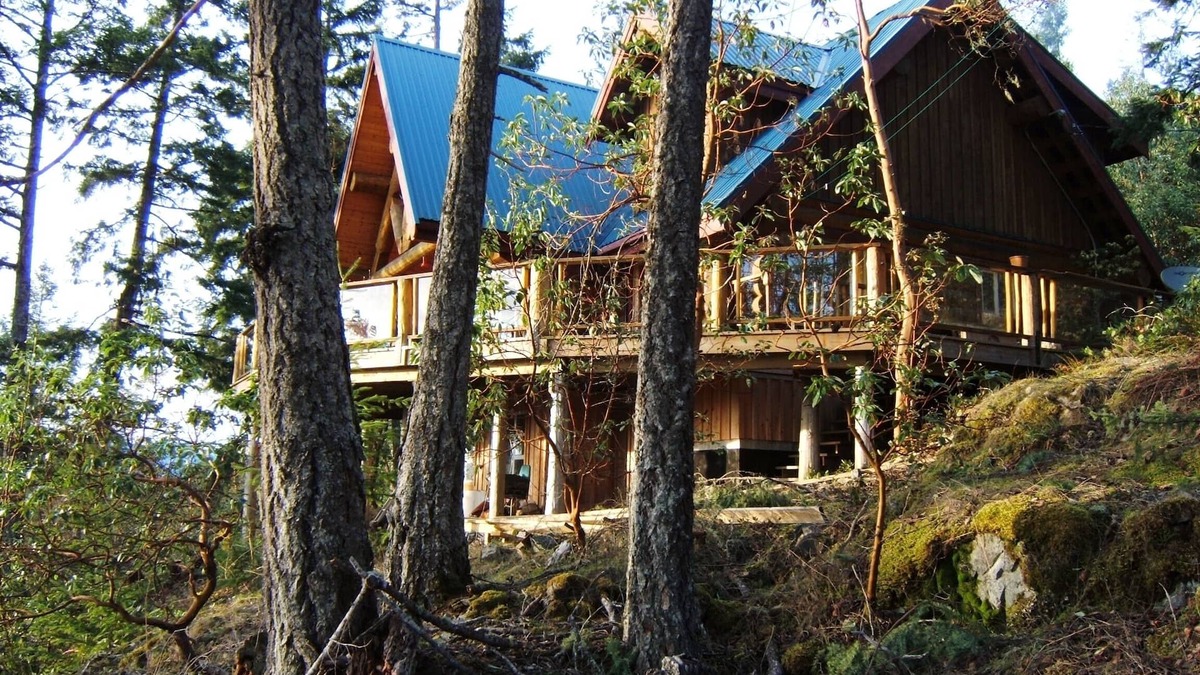 Sunshine Coast House | Log Home, spectacular views,situated, area surrounded by lakesnBC Reg#H096682329