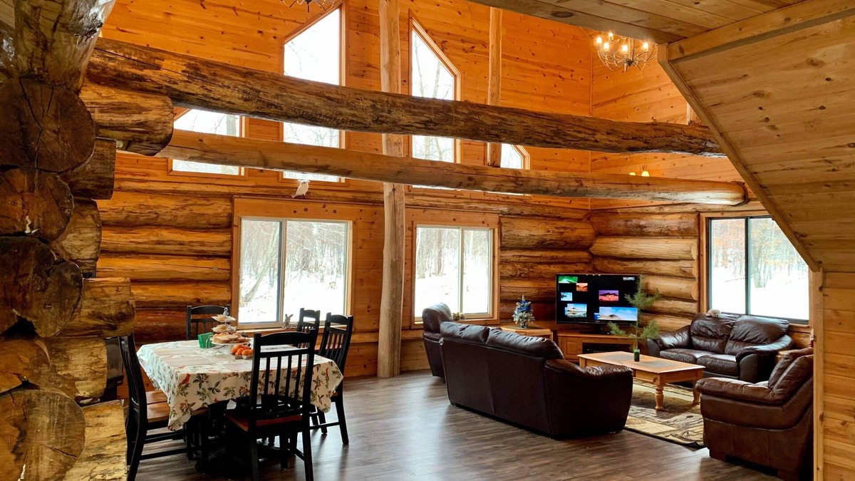 Brainerd House | Log home surrounded by woods near Upper South Long Lake