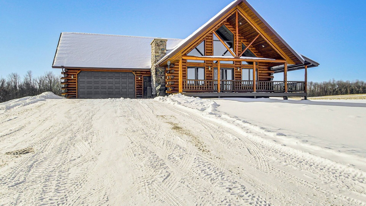 Abrams Cabin | Log Home w/Deck & Sunset Views: 19 Mi to Oconto!