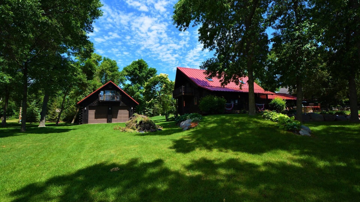 Garrison House | Log Home With Boat Launch, Huge Yard, Pool Table, Inside & Outside Games!