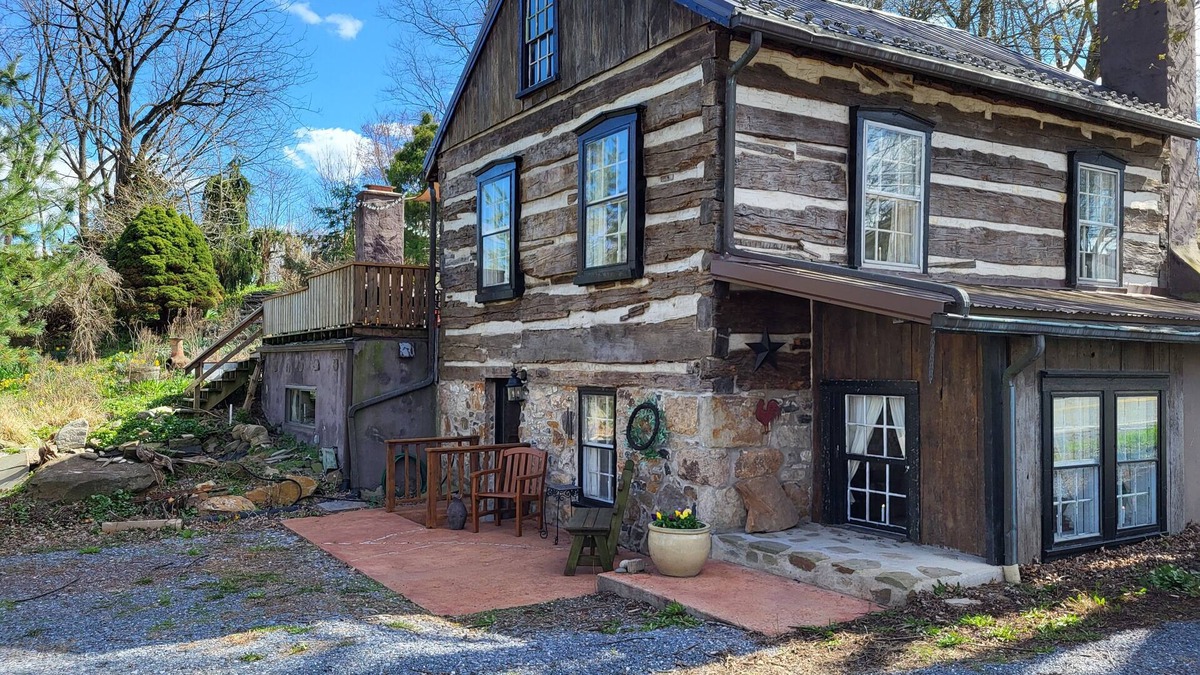 Elizabethtown Cabin | Log House & Gardens - an unforgettable visit to this 1790's wheelwright's house!