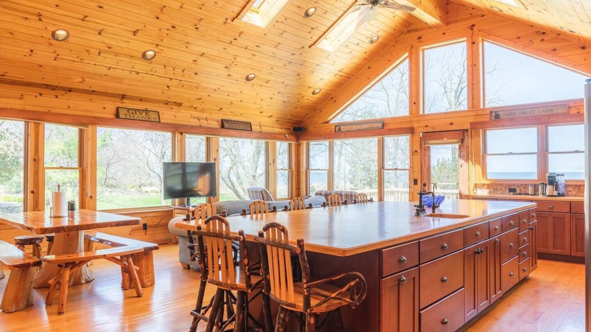 Saginaw Bay Cabin | Log Lover's Dream on Sand Point