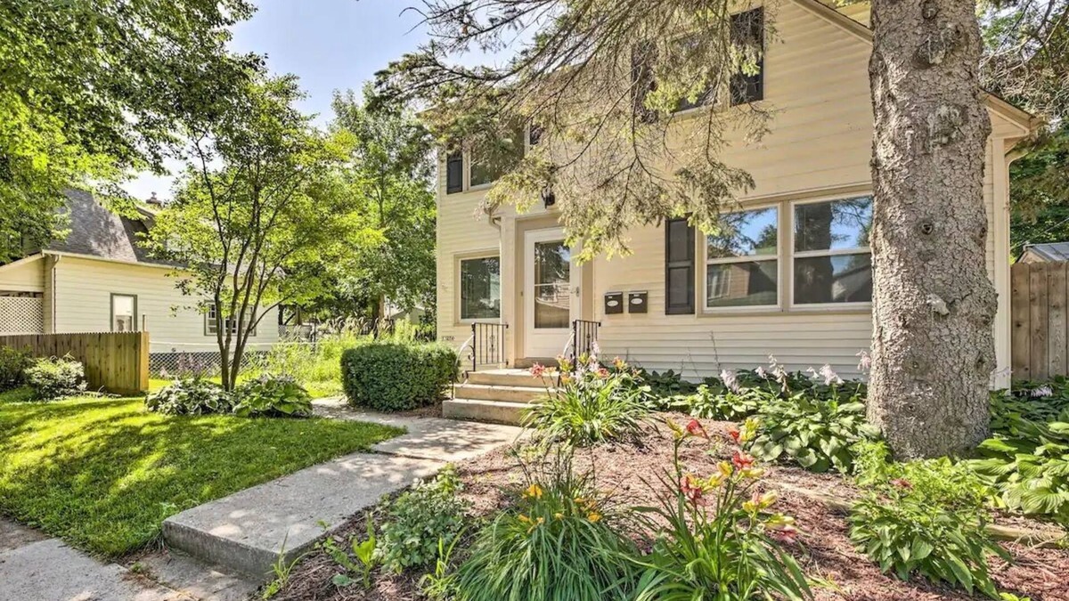 Sheboygan Apartment | Logan Ave Holiday House - Upper