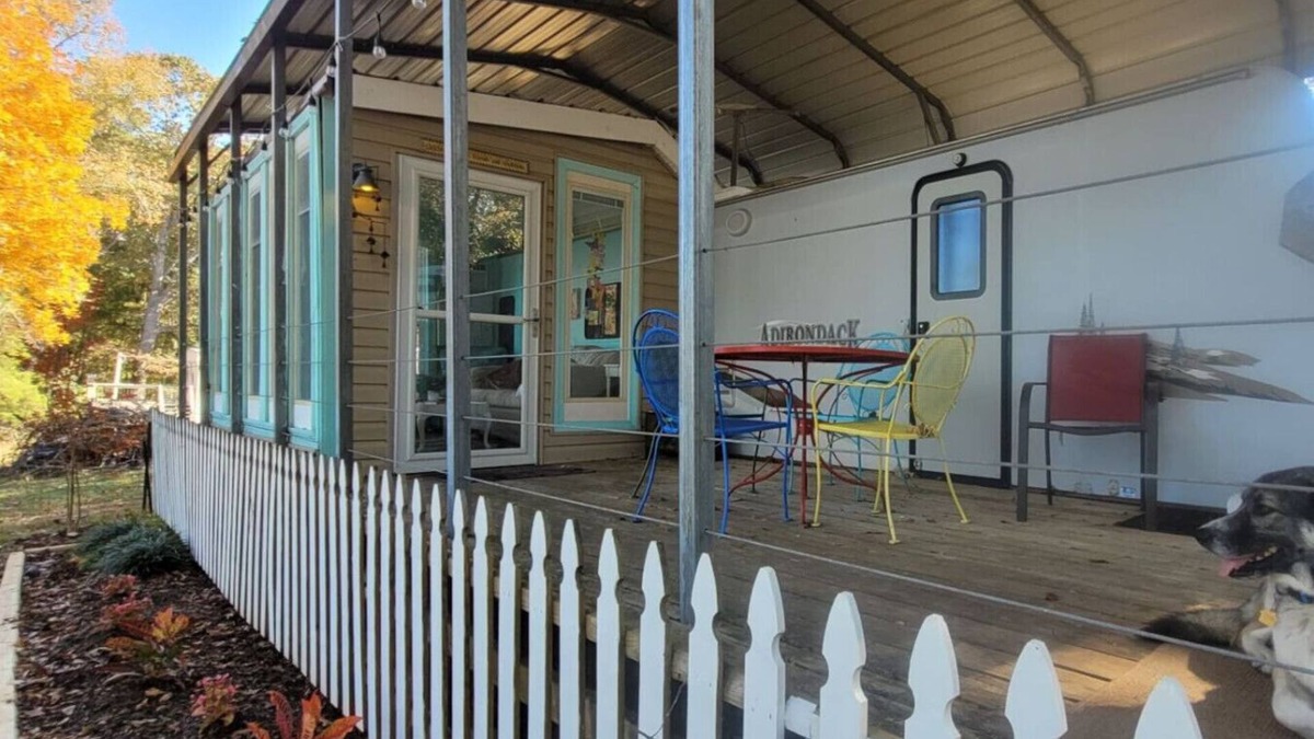 Lincoln Apartment | Logan Martin Lake Sunroom camper
