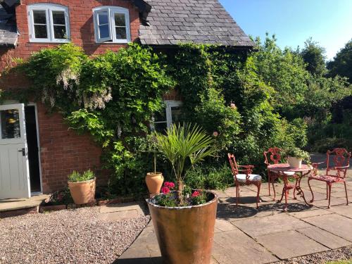 Westbrook Court Bed & Breakfast | Logaston Common Farmhouse