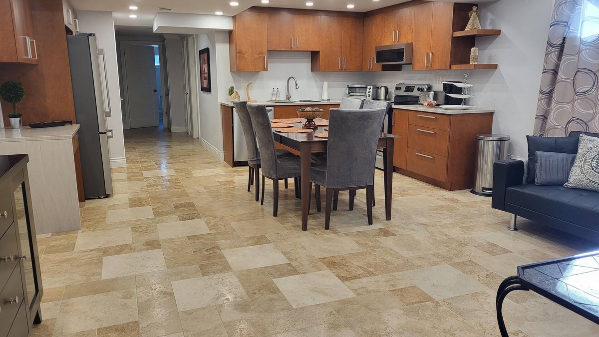 Saint-Redempteur Apartment | Logement à 30 min de Montréal et à 1h30 du Mont Tremblant. Familles, Animaux :)