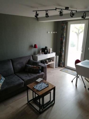 Pierreclos Apartment | logement avec espace exterieur et jolie vue