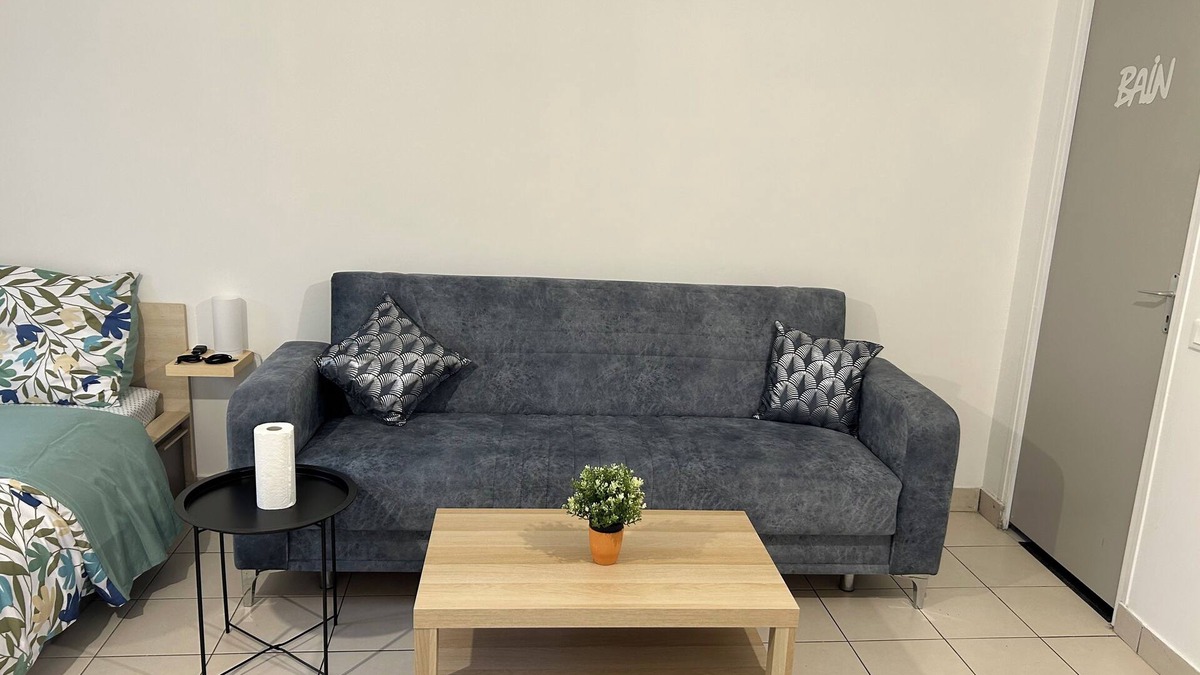 Sarcelles House | Logement Bien Situé Avec Jardin et Terrasse Dans le Calme