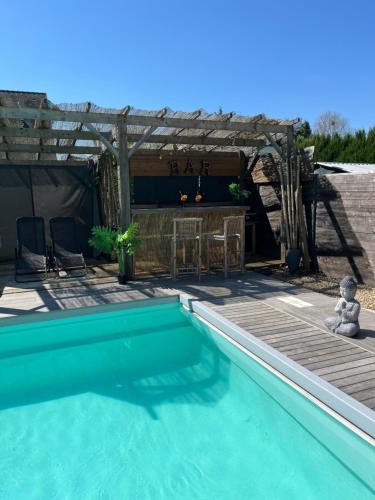 Saint-Dolay House | Logement cosy avec piscine et jacuzzi privatifs 4 étoiles