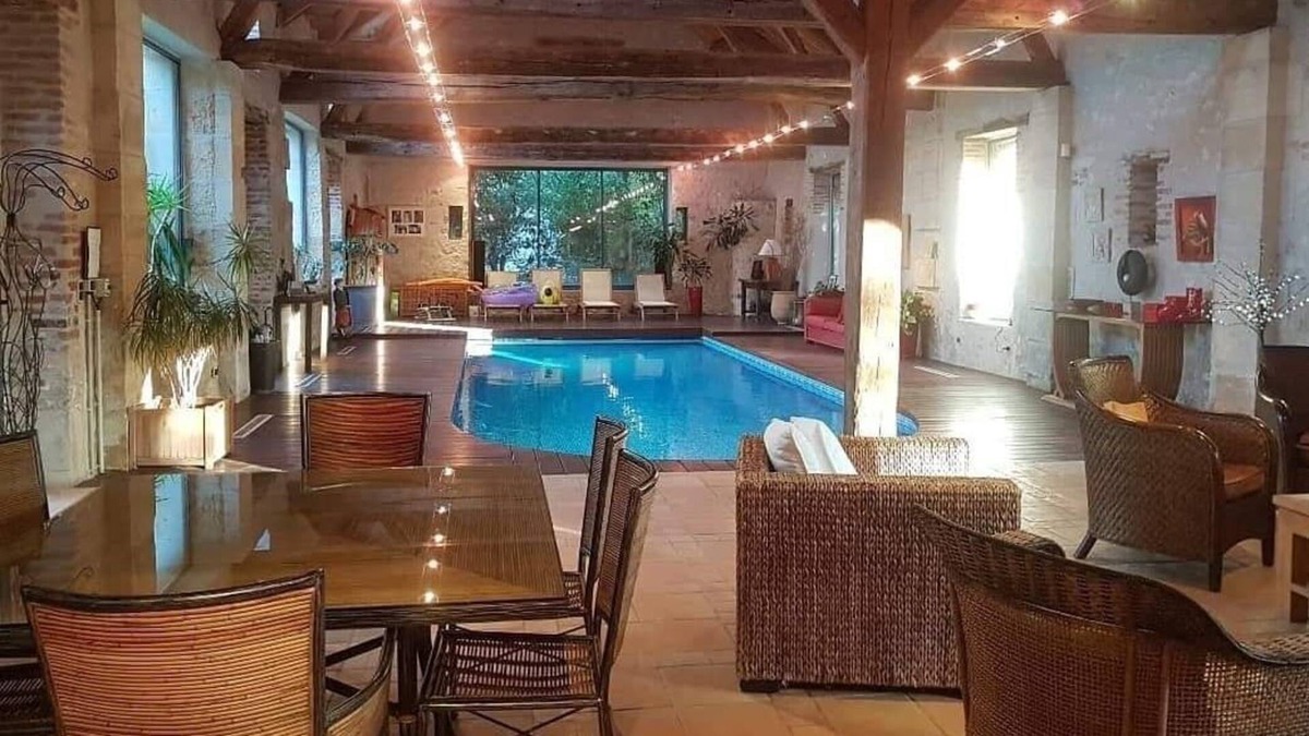 Foecy House | Logement de Standing Avec Piscine Intérieure