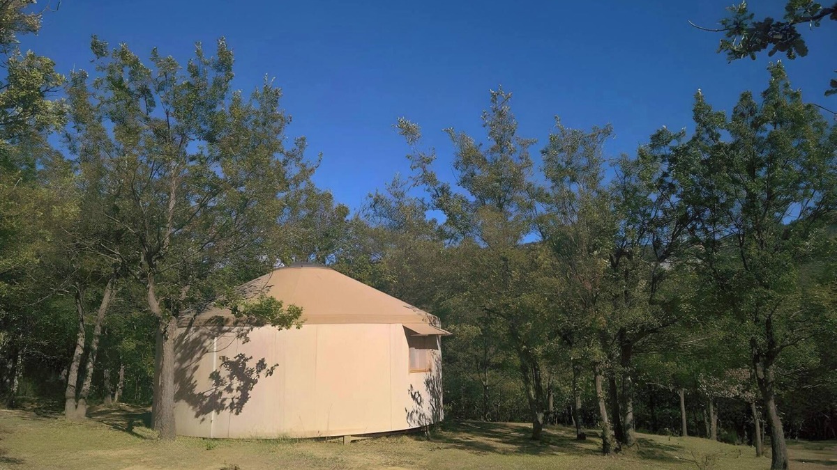 Entrepierres Ski Chalet | Logement insolite tout confort 1, piscine chauffée