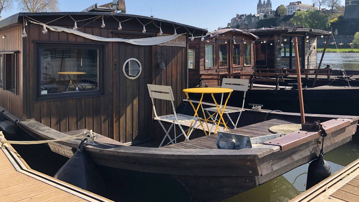 Downtown Angers Boat Rental | Logement insolite - La Toue Cabanée centre ville