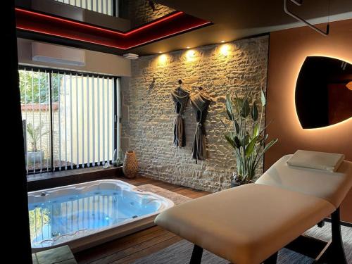 Arcais House | Logement spa privatif proche Niort et La Rochelle