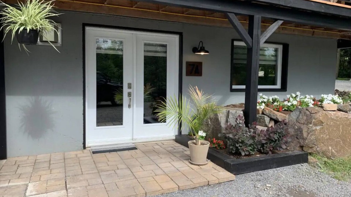 Brownsburg-Chatham Apartment | Logement Tranquille en Nature, Près de Toutes les Commodités!