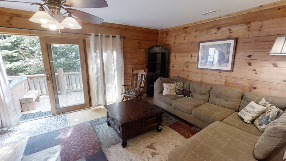 Snowshoe House | Logger's Run #01 - Perfect for Skiers and non-Skiers alike. Cozy Townhome Convenient to Shuttle by RedAwning