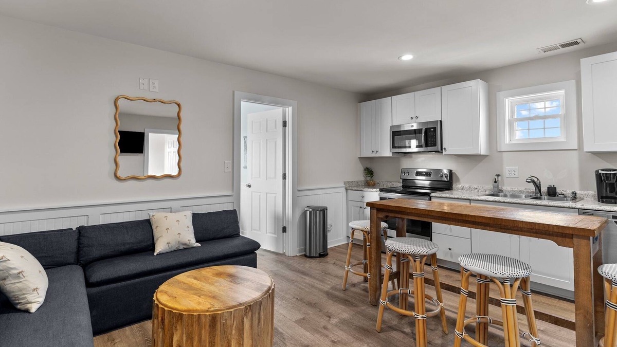 Surf City Hotel | Loggerhead Inn & Suites - Two King Cottage in hotel in Surf City, North Carolina