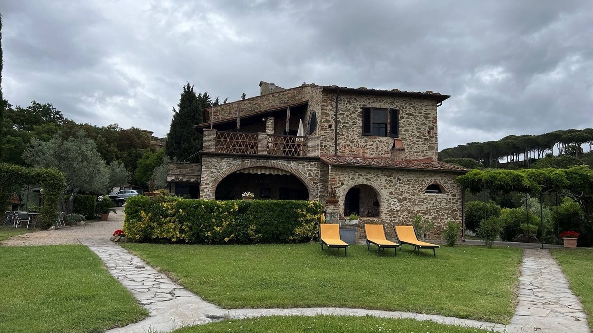 Castagneto Carducci Apartment | "Loggia" neat apartment in a country house, garden, sea view, 6 km to the sea