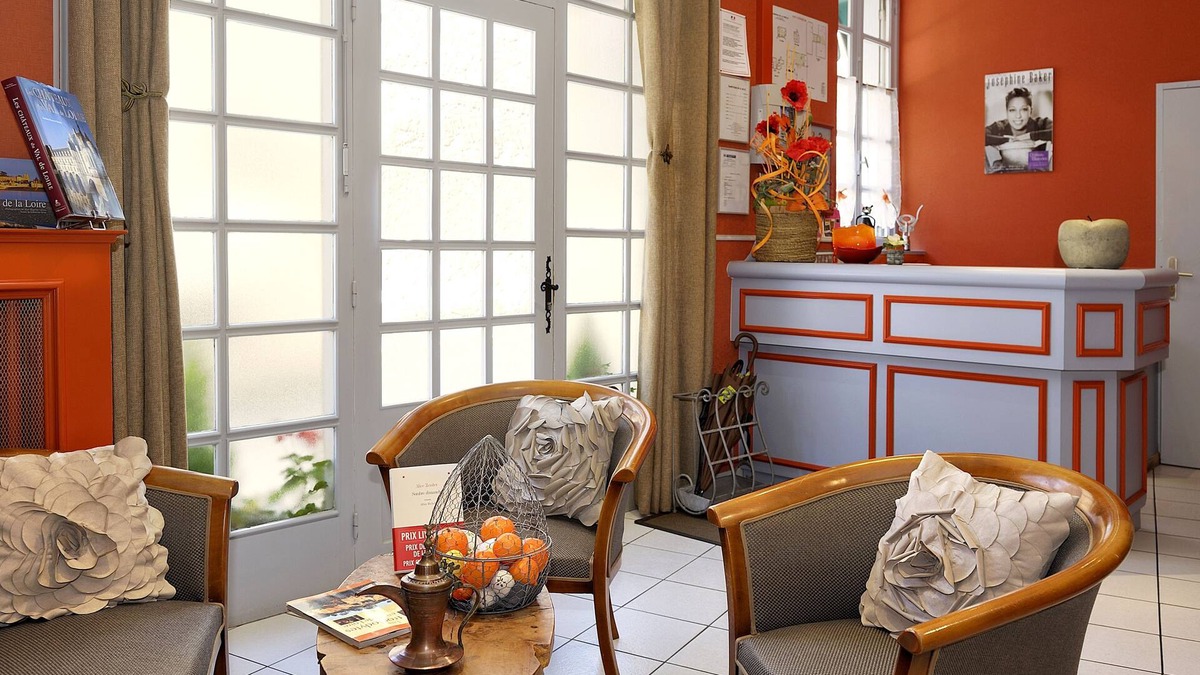 Saint-Martin-le-Beau Hotel | Logis Auberge de la Treille