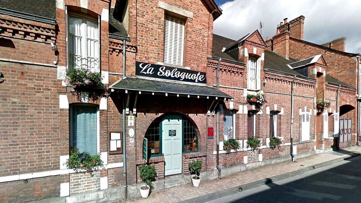 Brinon-sur-Sauldre Hotel | Logis Auberge La Solognote