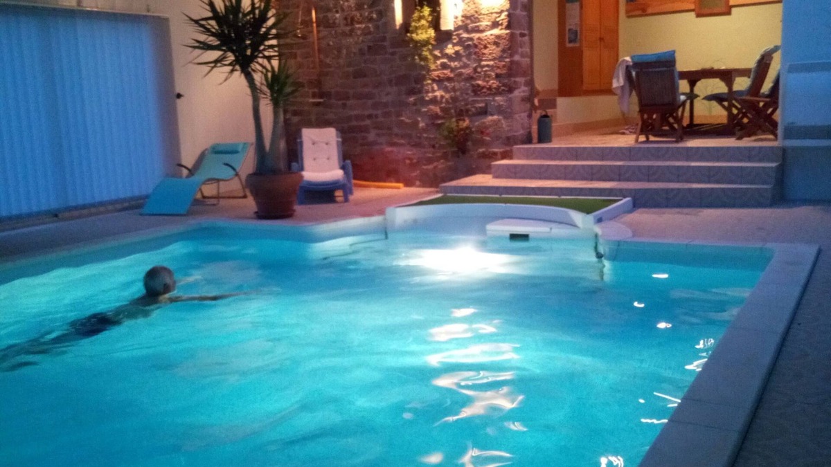Uzemain House | LOGIS DE CHARME 4 épis gites france + INDOOR SWIMMING POOL APRIL TO END OF OCTOBER