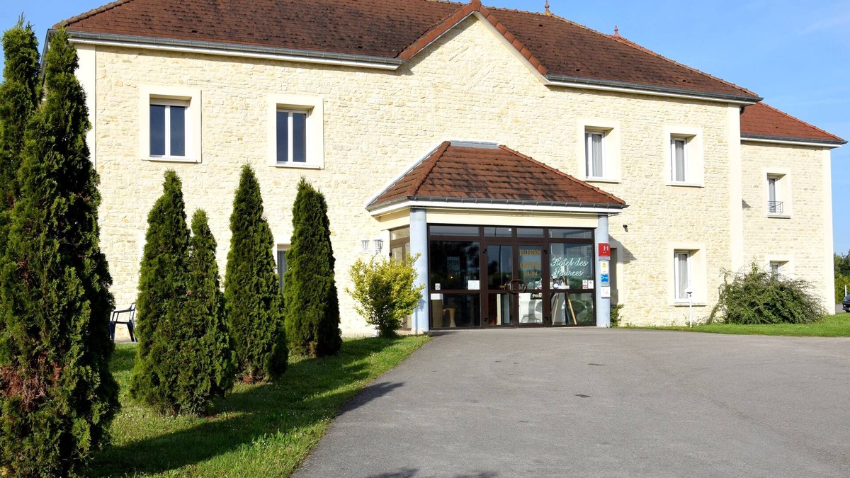 Creney-pres-Troyes Hotel | Logis De France Des Sources