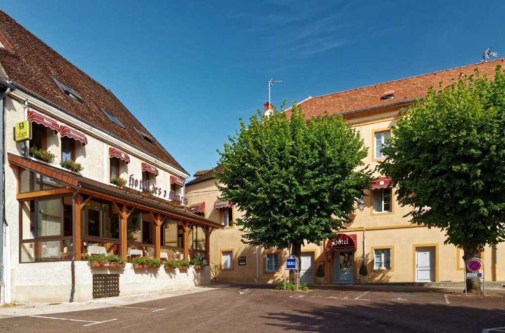 Couches Hotel | Logis Des Trois Maures