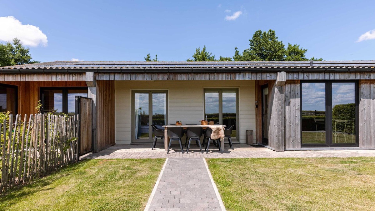 Houtem Apartment | Logis Espoir - A spacious holiday home with garden