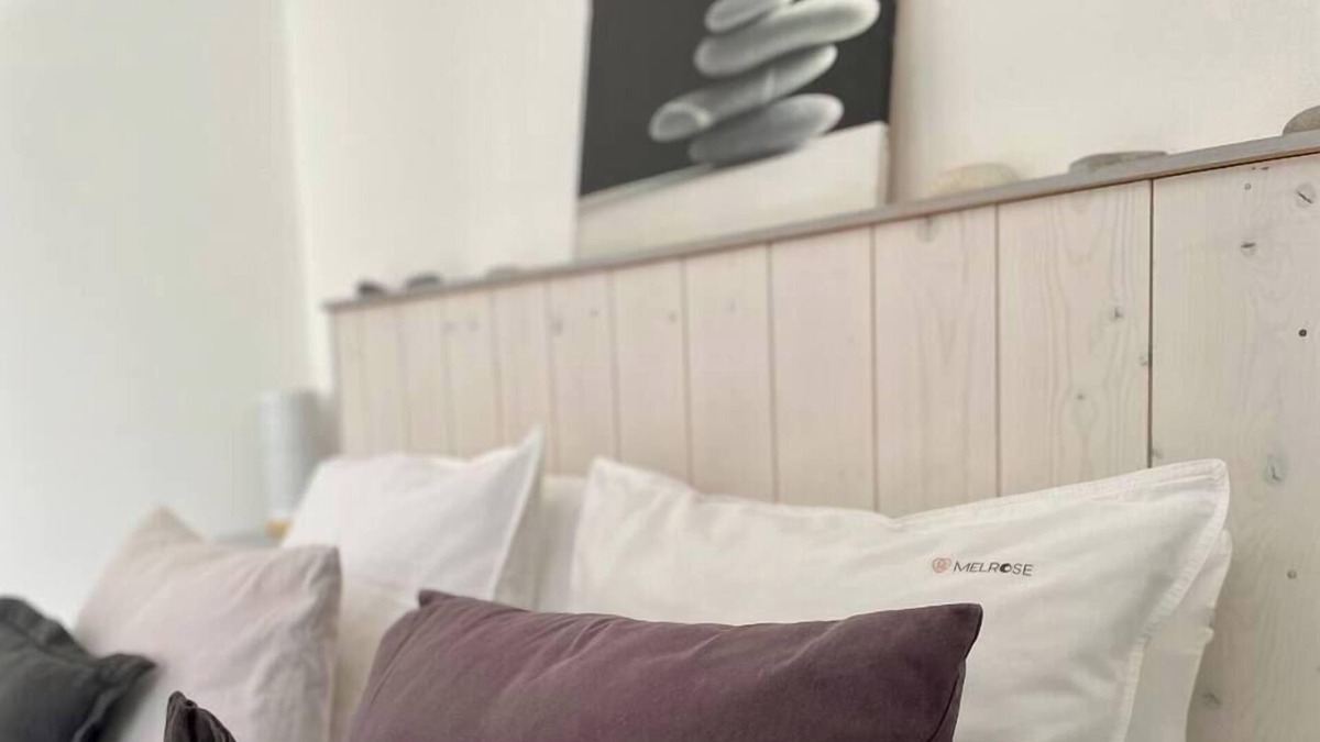 Saint-Martin-des-Entrees Apartment | Logis Saint-Martin by Melrose