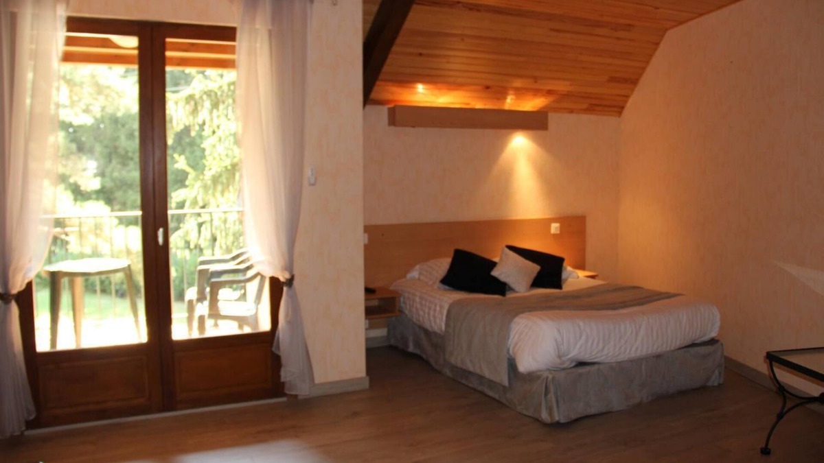 Anglards-de-Saint-Flour Hotel | Logis Hôtel la Méridienne