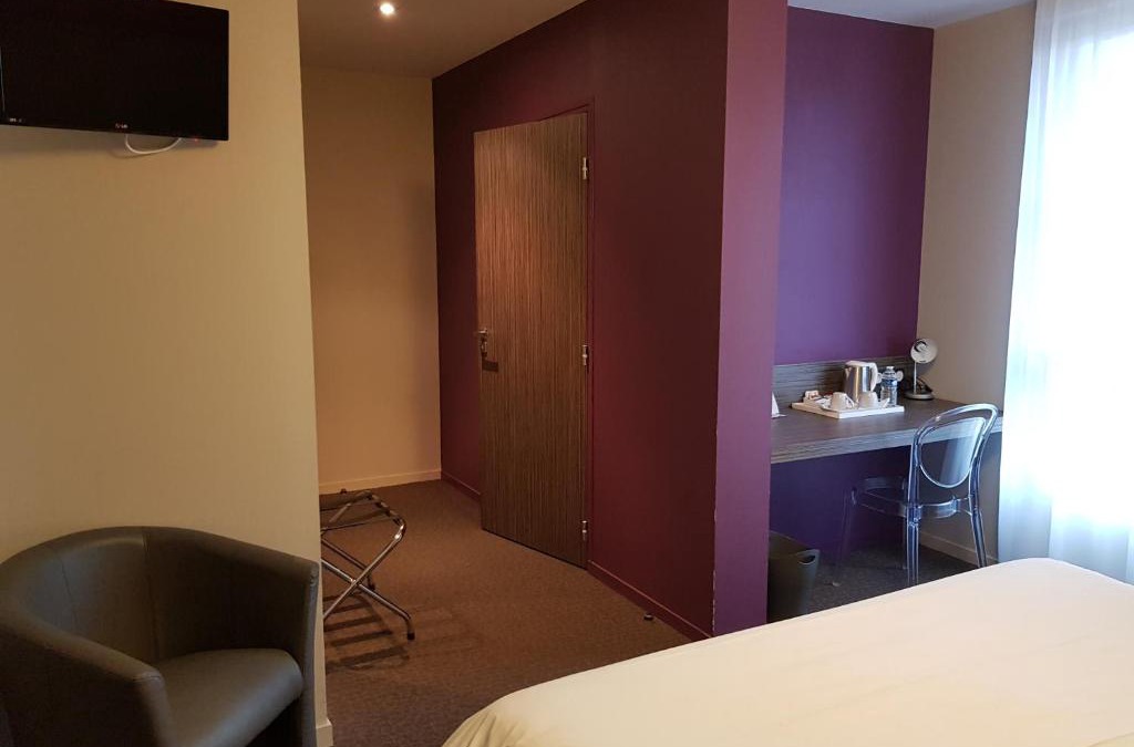 Laval Hotel | Logis Hôtel A la Bonne Auberge