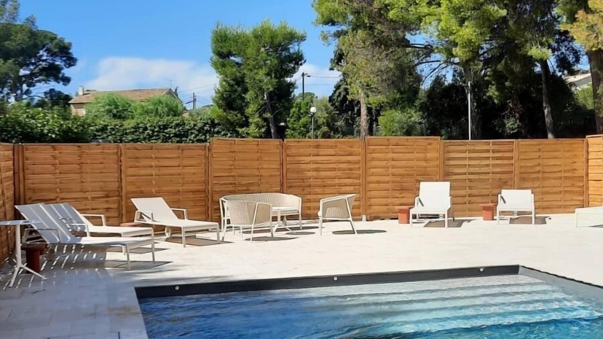 Saint-Cyr-sur-Mer Hotel | Logis Hôtel de Port d'Alon