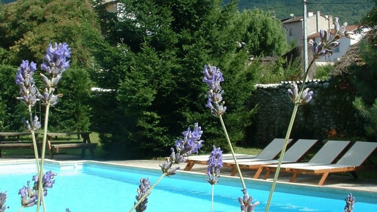 Saint-Jean-en-Royans Hotel | Logis Hôtel Restaurant Le Castel Fleuri