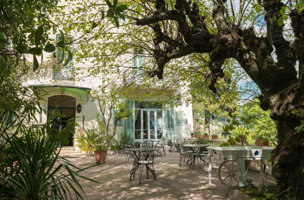 Grasse Hotel | Logis Hôtel La Bellaudière