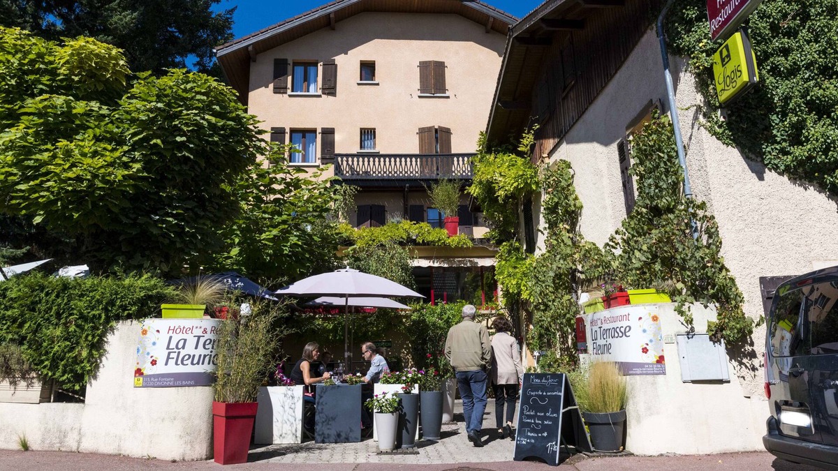 Divonne-les-Bains Hotel | Logis Hôtel La Terrasse Fleurie