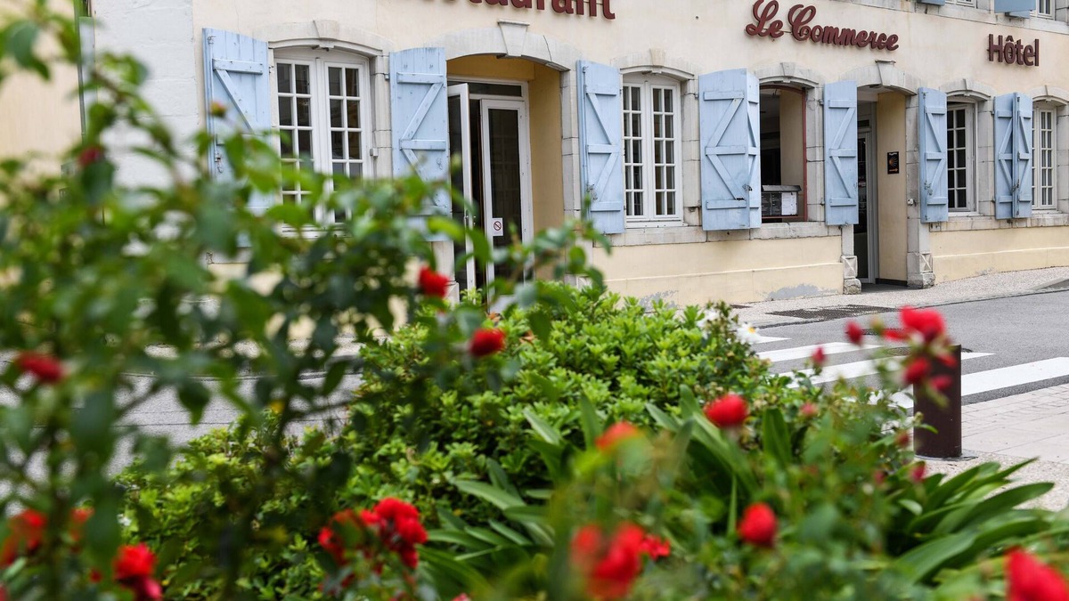 Navarrenx Hotel | Logis Hôtel Le Commerce