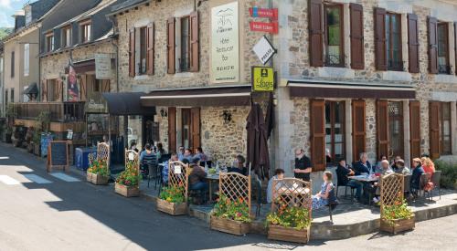 Saint-Chely-d'Aubrac Hotel | Logis Hôtel-restaurant Les Coudercous
