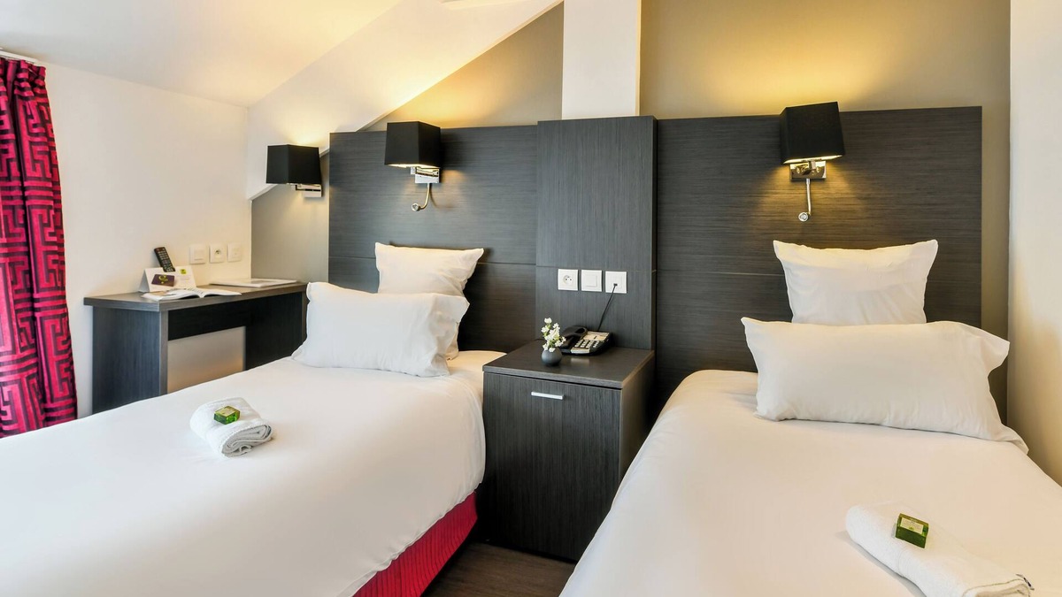 Cambo-les-Bains Hotel | Logis Hôtel & Restaurant La Villa Bleue