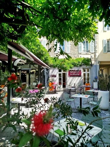 Fontenay-le-Comte Hotel | Logis Hôtel-Restaurant LE FONTARABIE