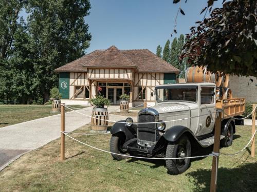 Bourguignons Hotel | Logis Hôtel-Restaurant Domaine de Montecristo