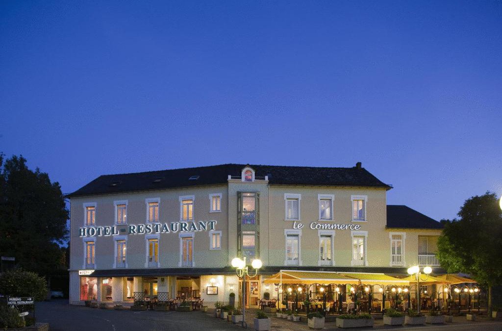 Rieupeyroux Hotel | Logis Hôtel-Restaurant Le Commerce