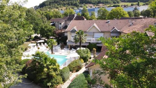 Villefranche-de-Rouergue Hotel | Logis Hotel - Restaurant - Spa - Le Relais de Farrou