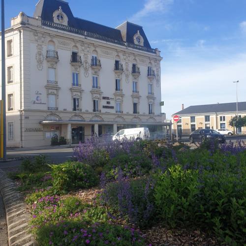 Montlucon Hotel | Logis Hotel des Bourbons Montluçon Climatisé