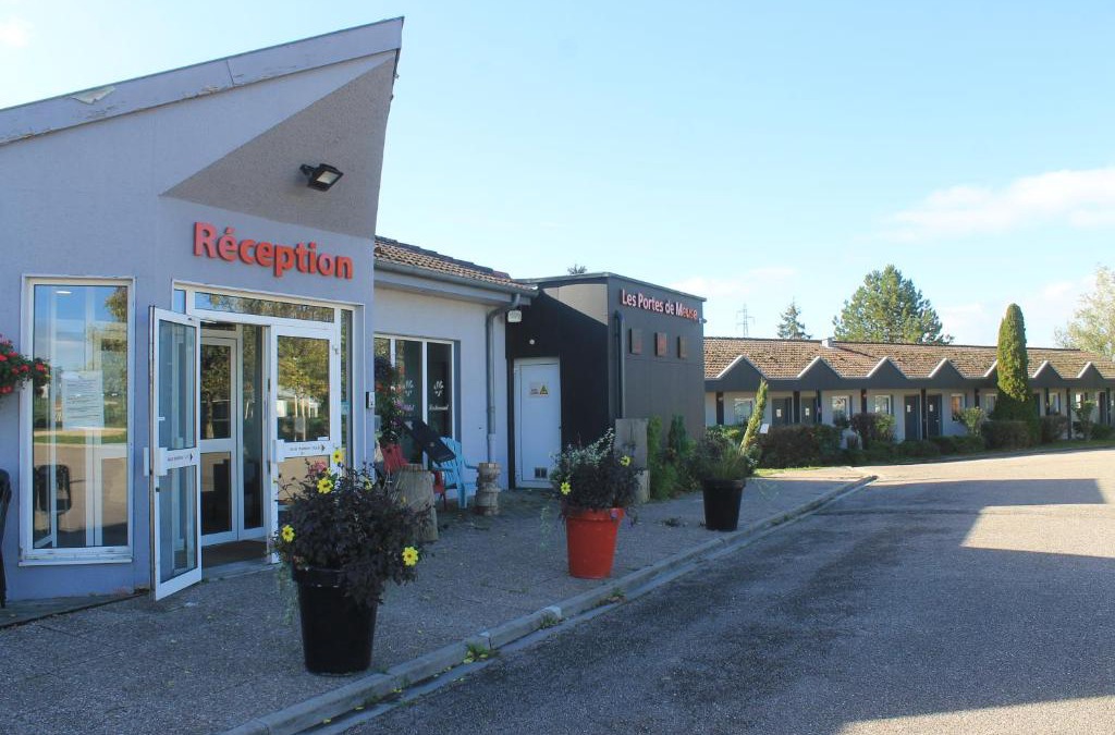 Lay-Saint-Remy Hotel | Logis Hotel des Portes de Meuse