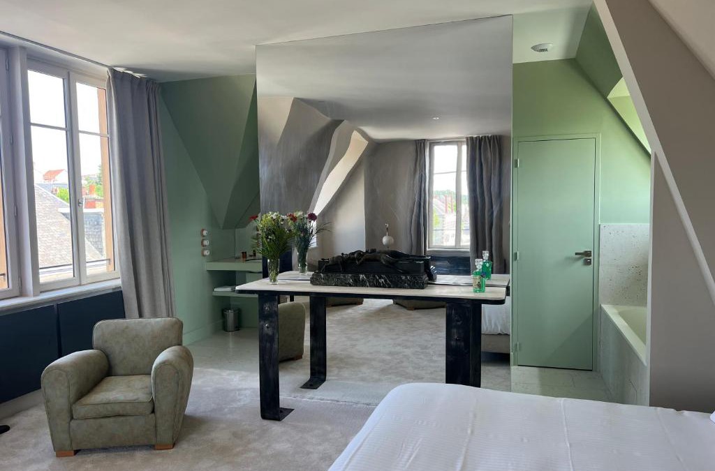 Vierzon Bed & Breakfast | Logis Hotel La Maison à Pan De Bois