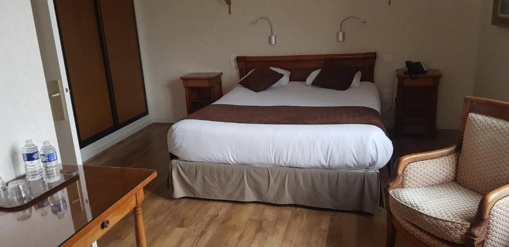 Ligny-le-Chatel Hotel | LOGIS HOTEL - Le Relais Saint Vincent
